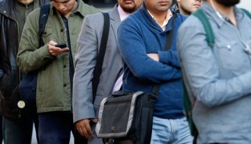 Desocupación en Chile: Expertos y parlamentarios proponen soluciones urgentes