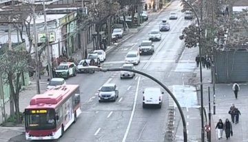 Sujetos chocaron tras eludir un control policial en Quinta Normal
