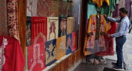 EE.UU. impone aranceles adicionales a la India por su compra de crudo ruso
