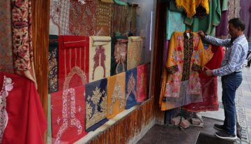 EE.UU. impone aranceles adicionales a la India por su compra de crudo ruso