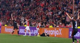 Alarma en La Roja: Felipe Loyola salió lesionado por duro golpe en duelo de Independiente e Instituto