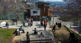 Reinauguraron esculturas de Mistral y Neruda en Plaza Los Poetas de Valparaíso