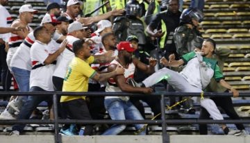 Intervino la policía: Barristas de Atlético Nacional y Sao Paulo protagonizaron gresca en Medellín