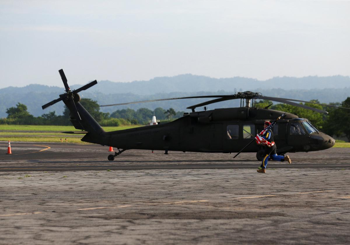 Un helicóptero del ejército estadounidense en un ejercicio de las Fuerzas Comando 2025