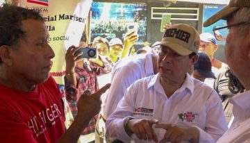 Santa Ros a , la isla en el Amazonas que enfrenta a Colombia y  Perú