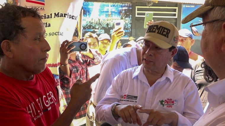 El primer ministro de Perú llega a Santa Rosa de Loreto en isla reclamada por Colombia