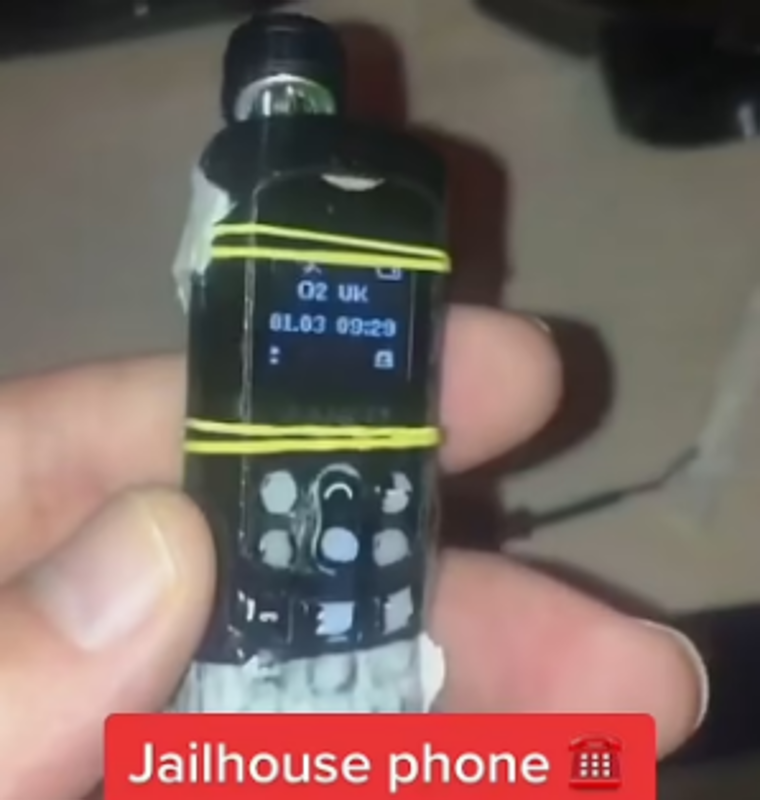 Los prisioneros muestran en vÃdeos los teléfonos que usan dentro de prisión