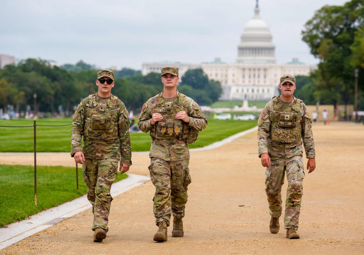 Trump aumenta el patrullaje y despliega la Guardia Nacional en la capital del país