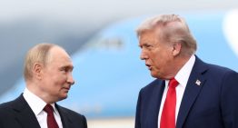 Documentos olvidados por el equipo de Trump en una fotocopiadora confirman que la cumbre con Putin iba a ser más extensa