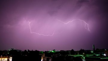 Muere fulminado por un rayo cuando salió a dar de comer a su perro en mitad de una tormenta