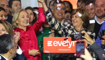 «Chile, un solo equipo»: Matthei relanzó su campaña apoyada en el piñerismo