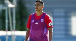 «Día 1 en la oficina»: Alexis Sánchez se incorporó a las prácticas de Sevilla