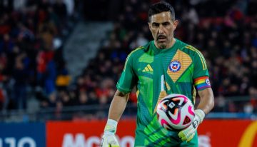 Claudio Bravo le tiene fe a Córdova: Sé la capacidad que tiene