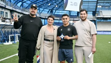 Jordhy Thompson se alzó como el Mejor Jugador de agosto en Orenburg