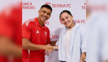 «De Chile para el mundo»: Alexis Sánchez posó con seleccionada Millaray Cortés en Sevilla