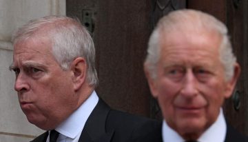 Carlos III despoja a su hermano Andrés de todos los títulos, incluido el de príncipe, y le expulsa de la mansión de Royal Lodge