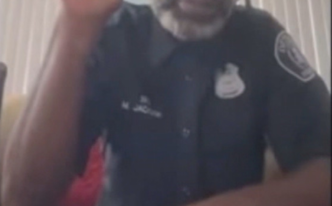 Un policía de Detroit comparece sin pantalones en una audiencia virtual: «¿Lleva pantalones, agente?»