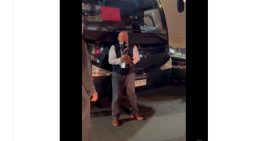 [VIDEO] Hasta el chofer de Marruecos posó con la Copa del Mundo sub 20