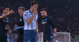 [VIDEO] Jugador de Racing terminó sangrando tras duelo ante Flamengo