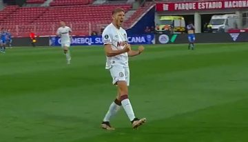 [VIDEO] Rodrigo Castillo aprovechó las licencias de la U y marcó dos veces para Lanús