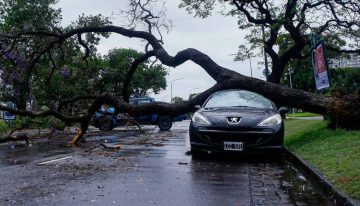 Gran temporal en Buenos Aires dejó inundaciones y miles de clientes sin luz