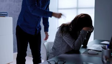 Mujer recibirá $10 millones de indemnización por acoso laboral en San Antonio