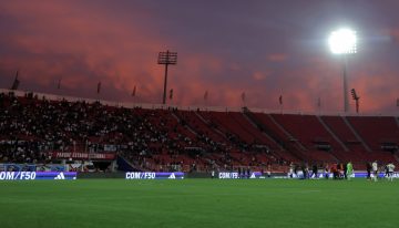 [VIDEO] Barra de Colo Colo dedicó cántico a los jugadores tras el empate con Limache en el Nacional