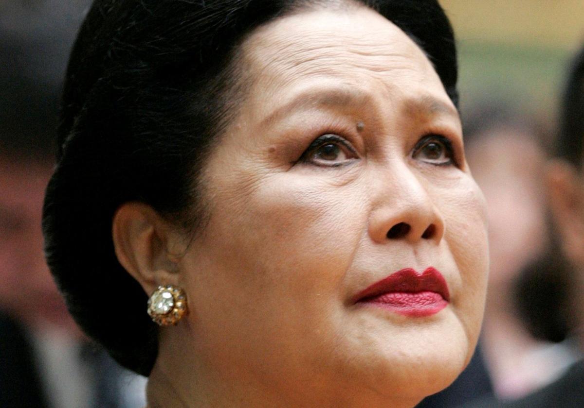 Muere a los 93 años la reina madre de Tailandia Sirikit