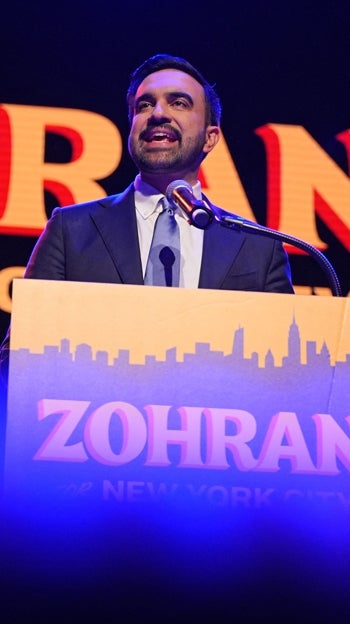 El nuevo alcalde demócrata de Nueva York, Zohran Mamdani, en la noche de las elecciones