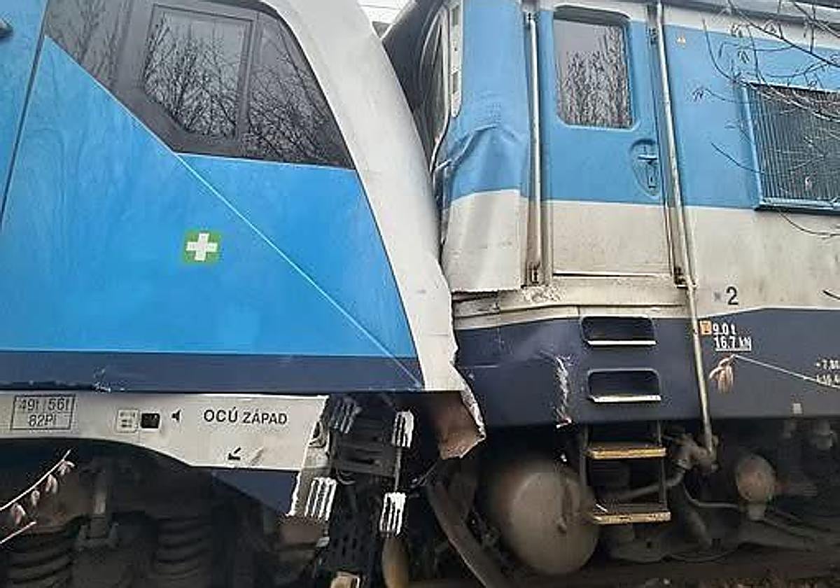 Choque entre los dos trenes.