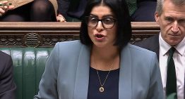 El Gobierno británico anuncia una reforma migratoria radical para «restaurar el orden y el control»