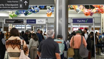 Sin ayudas para los pobres y caos aéreo por el cierre del Gobierno en EE.UU.