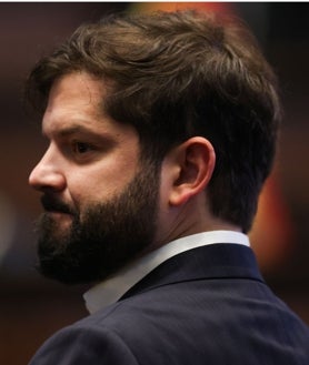 Imagen secundaria 2 - Varios jefes de Estado y exministros acudieron a la toma de posesión de Paz Pereira. En imágenes, Milei, Ribera y Boric