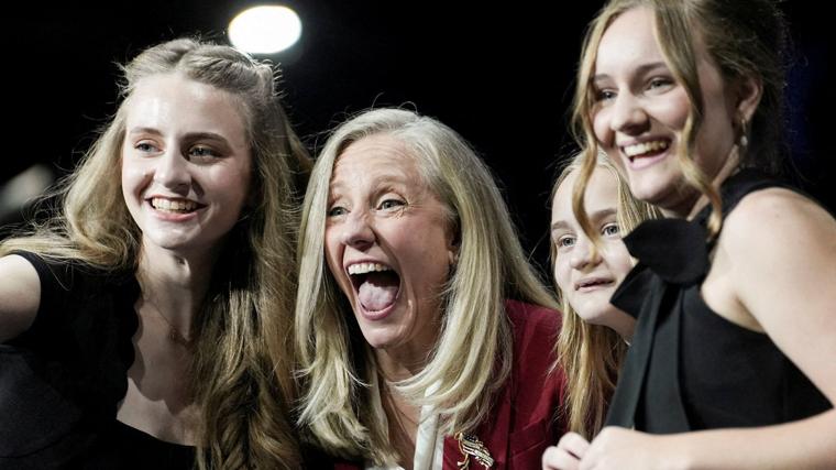 La demócrata Abigail Spanberger celebra su victoria en Virginia