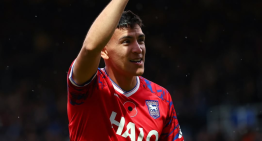 Marcelino Núñez tuvo su estreno goleador en Ipswich con genial doblete de tiros libres