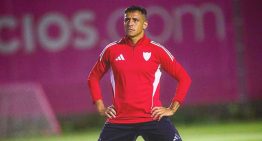 En España aseguraron que Alexis seguirá fuera de las canchas hasta diciembre