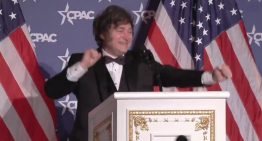 A lo Trump, Milei bailó el «Y.M.C.A» en gala de foro conservador en Mar-a-Lago