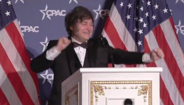 A lo Trump, Milei bailó el «Y.M.C.A» en gala de foro conservador en Mar-a-Lago
