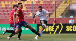 [VIDEO] Javier Correa amagó dentro del área y abrió el marcador para Colo Colo ante Unión Española