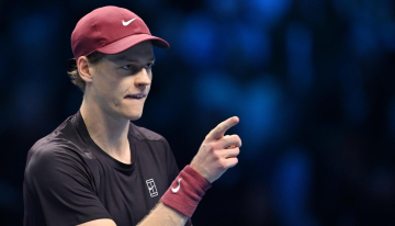 Jannik Sinner se mostró imparable para avanzar a la final del Masters de Turín