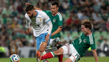 El Uruguay de Bielsa firmó un opaco empate que aumentó las dudas de México
