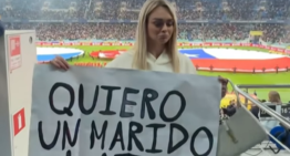 [VIDEO] Influencer rusa buscó novio latino en el amistoso ante Chile