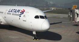 Pasajera afectada por paro de pilotos de Latam acusó que aerolínea le avisó por WhatsApp