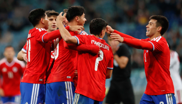 La Roja extendió los festejos al cerrar el año con sólida remontada ante Perú