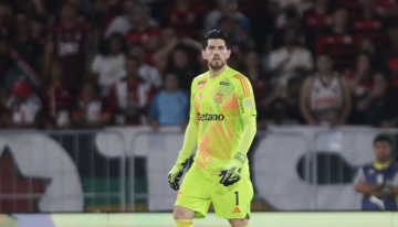 [VIDEO] Agustín Rossi cometió un increíble error y permitió el segundo gol de Fluminense a Flamengo