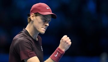 Jannik Sinner venció a Alexander Zverev y clasificó a las semifinales del Masters de Turín