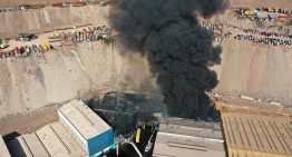 Incendio en Zofri de Iquique sigue activo y afecta a cuatro galpones