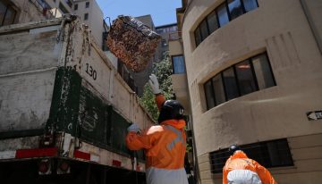 Municipalidad de Santiago desalojó a personas en situación de calle