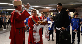 La Roja aterrizó en Sochi para sus amistosos ante Rusia y Perú por la fecha FIFA