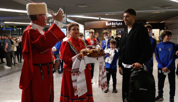 La Roja aterrizó en Sochi para sus amistosos ante Rusia y Perú por la fecha FIFA